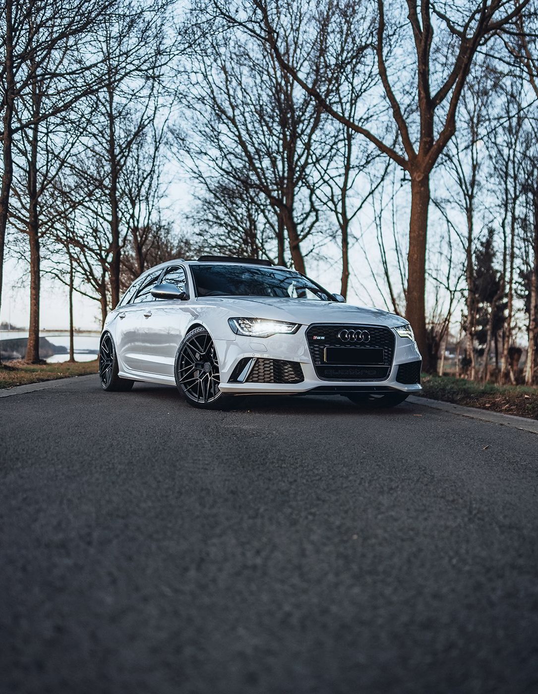Audi-C7-RS6-Bola-FP1-ig-aspect-ratio-372-480