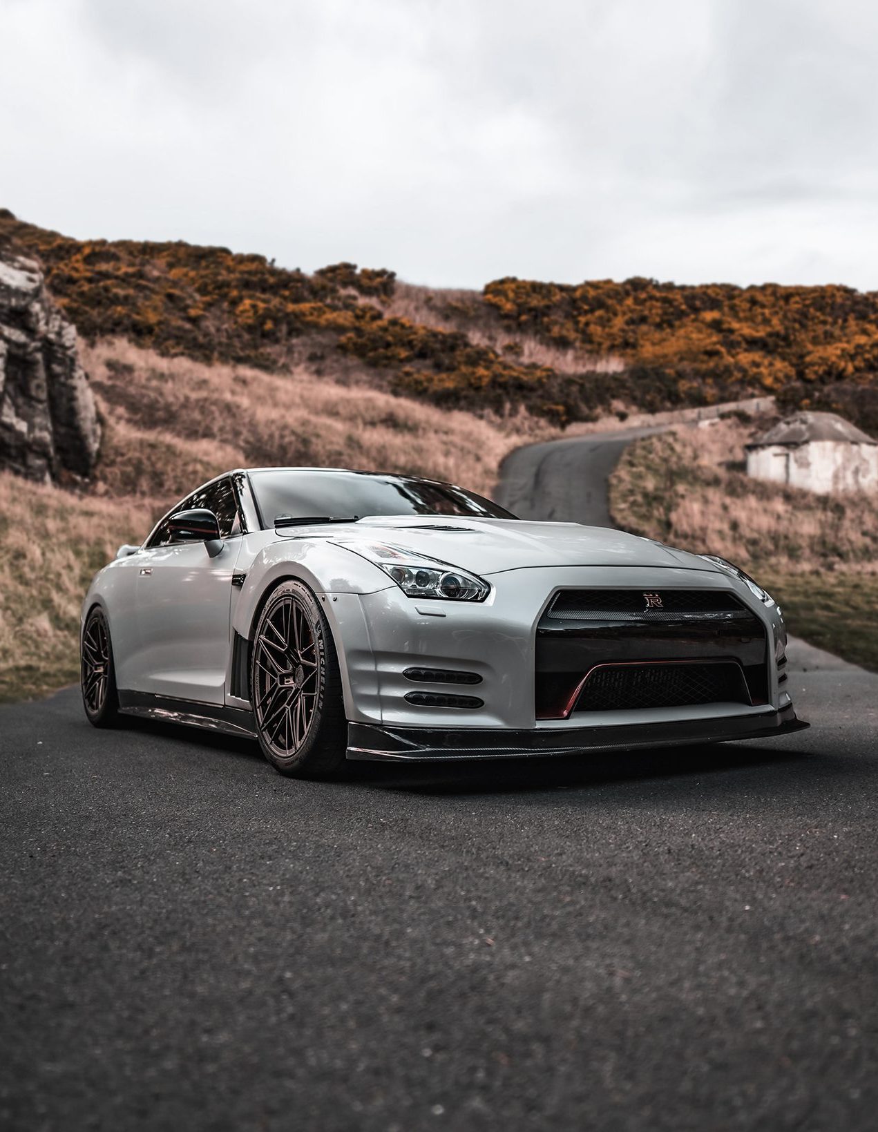 Nissan-Skyline-GTR-R35-Bola-FP1-2-aspect-ratio-372-480