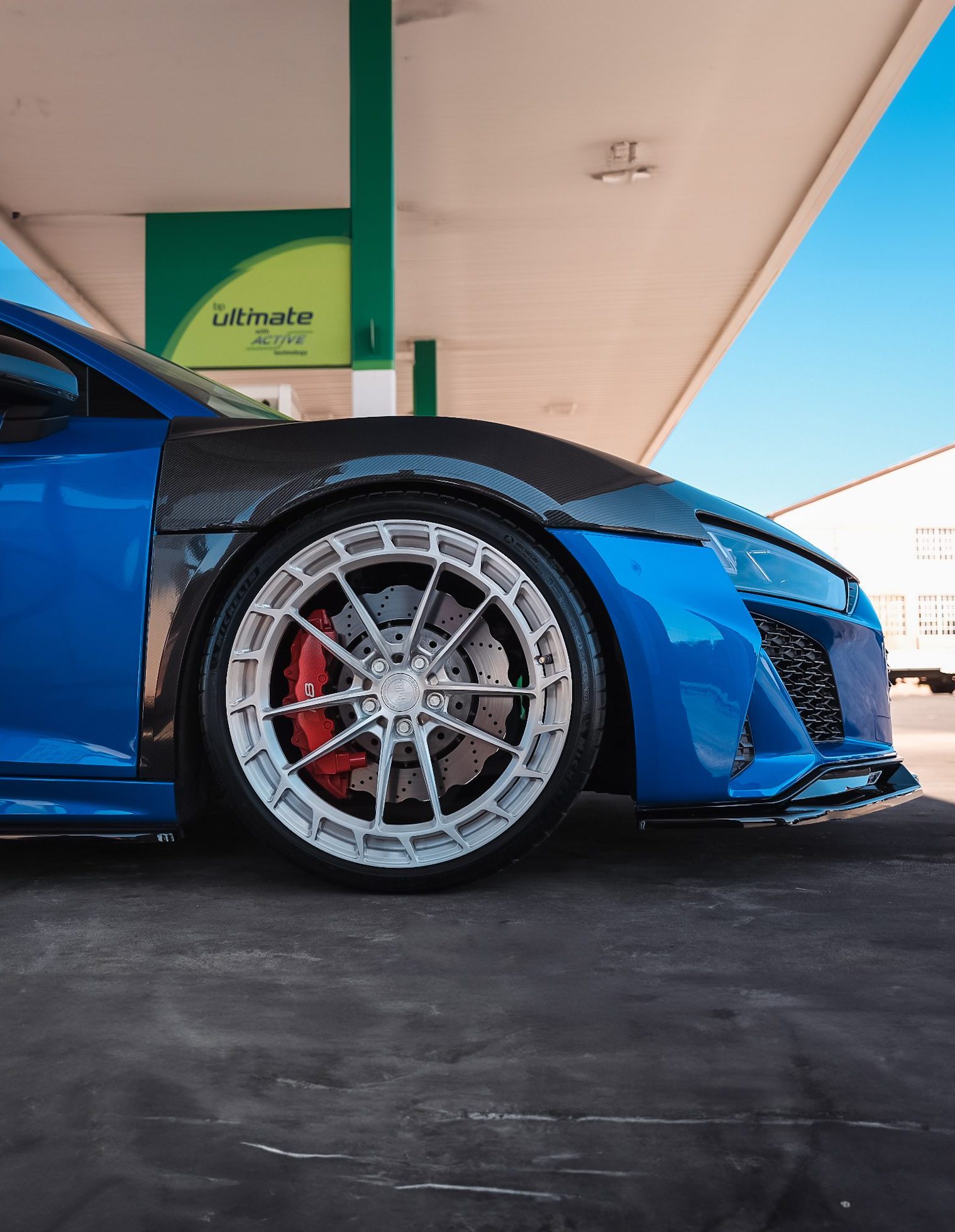 Audi-R8-Bola-FP3-4-aspect-ratio-372-480